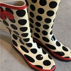 Adorable Polka Dot Rain Boots